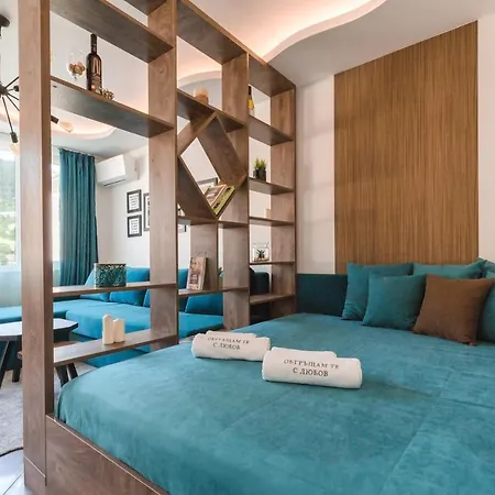 орфеевите песни Guest house *